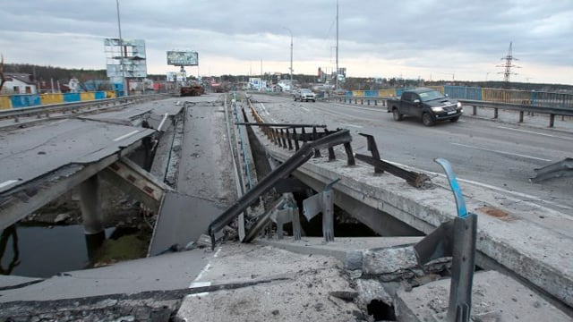 В Україні наразі пошкоджено або зруйновано понад 25 тисяч кілометрів доріг, зруйновано 340 штучних споруд — Укравтодор