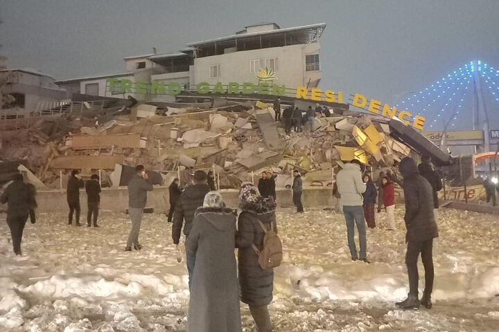 Щонайменше 3500 людей загинули від землетрусу в Туреччині, є 27 запитів від родичів щодо українців, лише з 9 встановлено контакт — Посол
